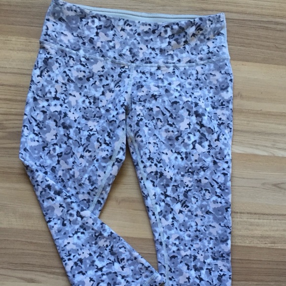 🍋Lululemon Wunder Under Sz 8 Crops - Picture 4 of 5